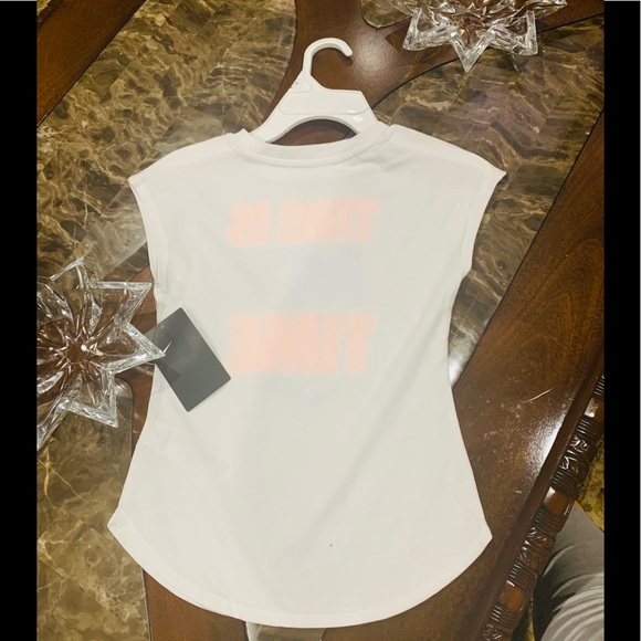 4 FOR 10 😊Nike top 🌸❤️🌸❤️ - Picture 3 of 3